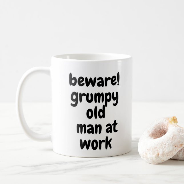 Mug Vieil homme grincheux au travail (Avec donut)