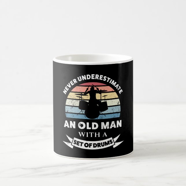 Mug Vieux homme avec un ensemble de tambours Drôle de  (Centre)