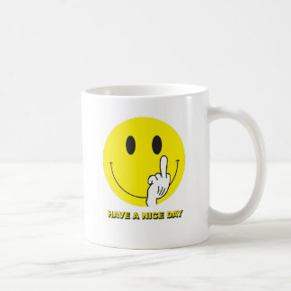 Mug visage donnant le doigt