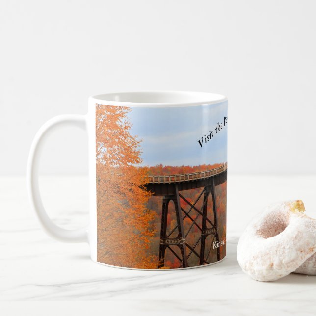 Mug Visitez PA Wilds pittoresque Souvenir Kinzua Bridg (Avec donut)