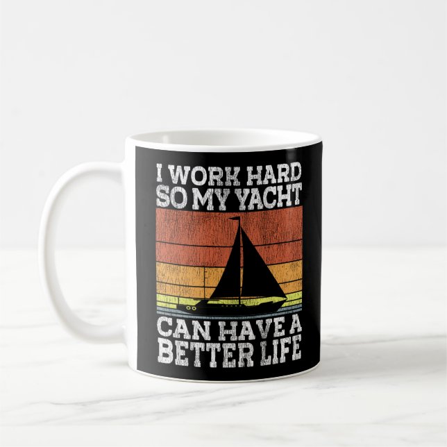 Mug Voile Je Travaille Dur Pour Que Mon Yacht Puisse A (Gauche)