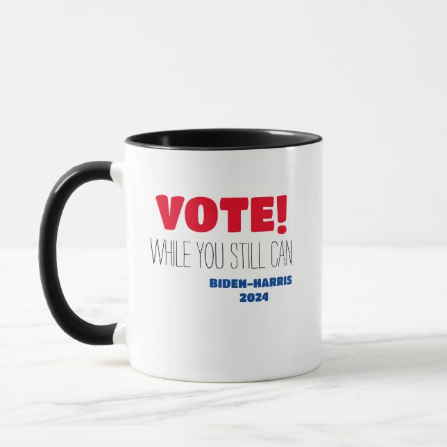Mug VOTEZ ! Alors que vous pouvez toujours Biden-Harri (Gauche)