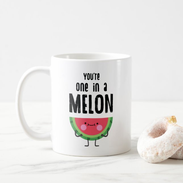 Mug Vous avez un ans dans un calembour de fruit de (Avec donut)