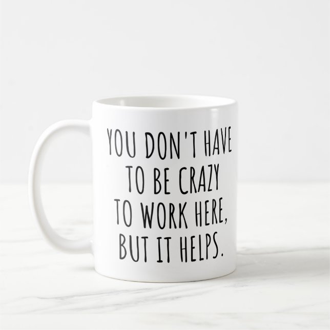 Mug Vous n'avez pas à être fou pour travailler ici, dr (Gauche)