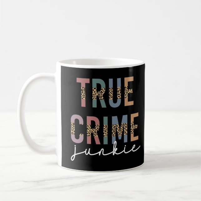 Mug Vrai crime Junkie | Crimes de meurtre montre l'amo (Gauche)