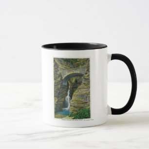 Mug Vue de pont de cascade et de sentinelle d'entrée