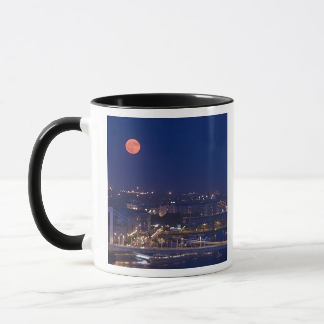 Mug Vue depuis le bassin des pêcheurs à côté de Matyas (Gauche)
