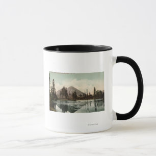 Mug Vue des boutons noirs le long de la route Shasta