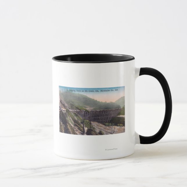 Mug Vue d'un train d'exploitation forestière au-dessus (Droite)