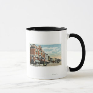 Mug Vue est de rue principale du théâtre américain