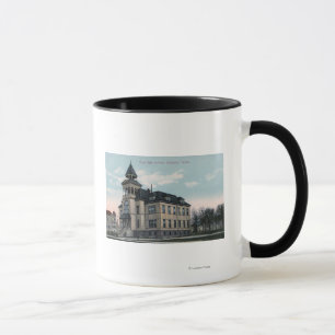 Mug Vue extérieure de bâtiment d'école de côté est