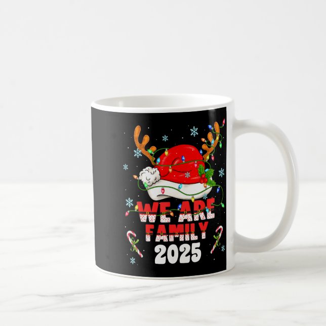 Mug We Are Family 2025 Christmas Tree Santa Pjs Group  (Droite)