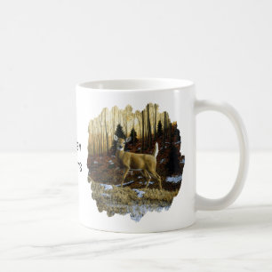 Mug Whitetail Deer Doe dans la forêt d'automne