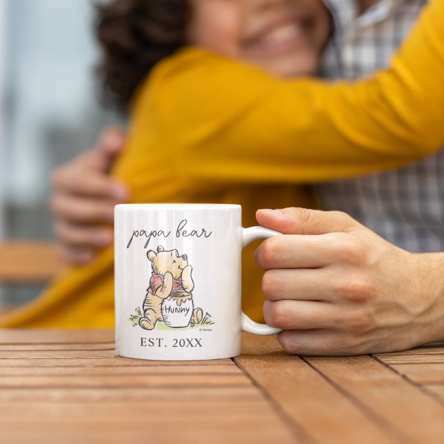 Mug Winnie l'Ooh | Papa Bear - Nouveau Papa (Father holding mug on table)