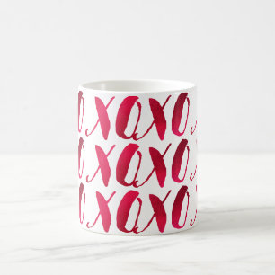 Mug Xoxo de PixDezines/arrière - plan rouge de