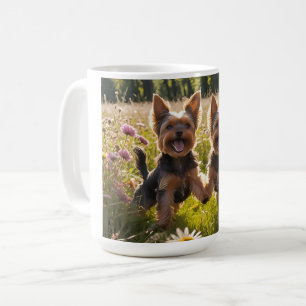 Mug Yorkshire Terriers Jouer dans l'herbe