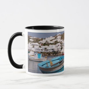 Mug Zone portuaire avec des bateaux de pêche grecs