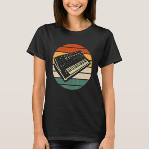 Musician Synthesizer Player Music   Retro Synthesi T-Shirt