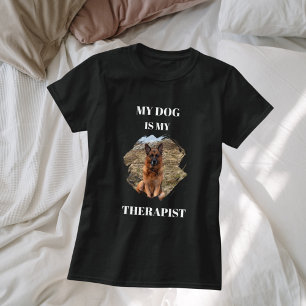 My dog is my therapist photo black T-Shirt