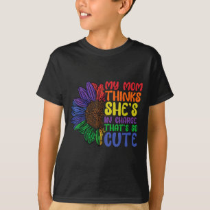 My mom thinks she's in charge that's so cute My mo T-Shirt