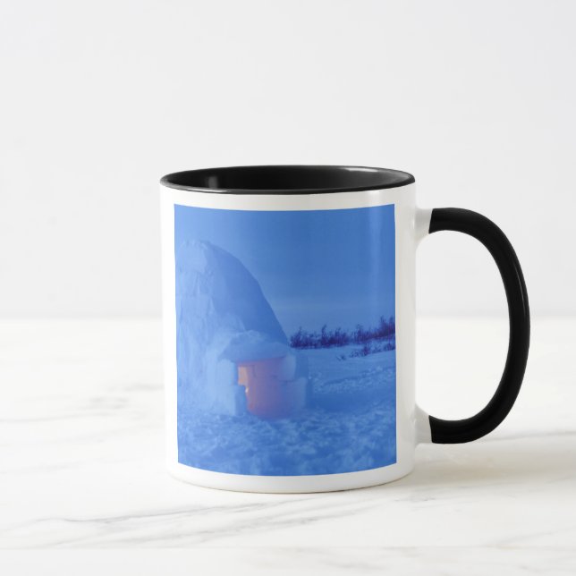 NA, Canada, Manitoba, Churchill. Arctic igloo Mug (Right)