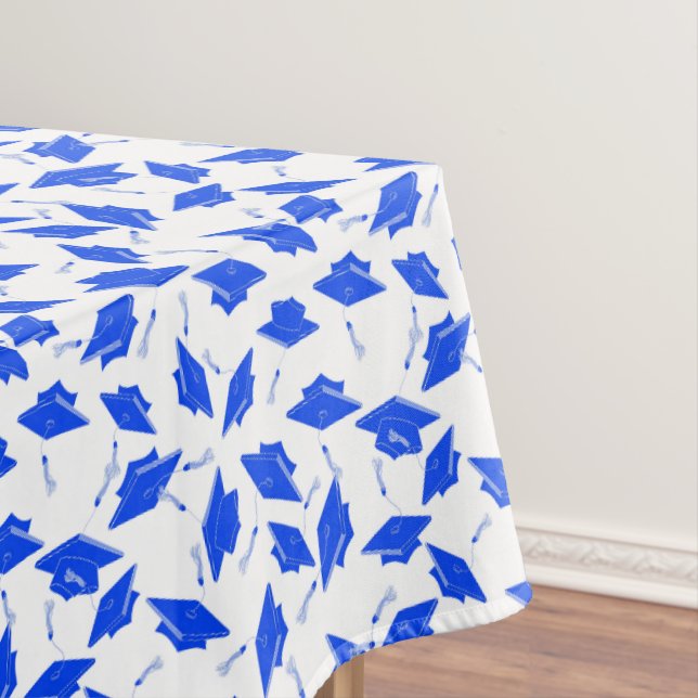 Nappe Casquettes de graduation bleu et blanc jetées dans (In Situ)