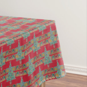 Nappe cloches décoratives et arcs rouges sur les arbres 