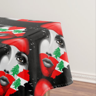 Nappe Drapeau et carte du Liban sur le visage de la fill