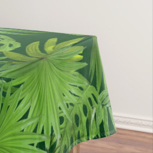 Nappe Feuilles de palmiers verts tropicaux sur vert fore