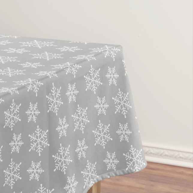 Nappe Motif blanc Snowflake sur Light Silver Grey (In Situ)
