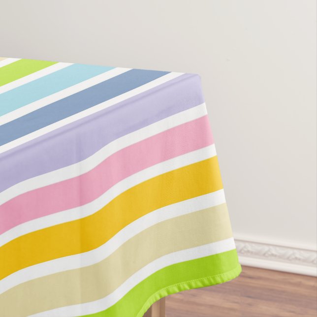 Nappe Rayures en pastel d'arc-en-ciel décrites par blanc (In Situ)