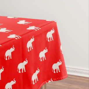 Nappe rouge chanceuse mignonne d'éléphant