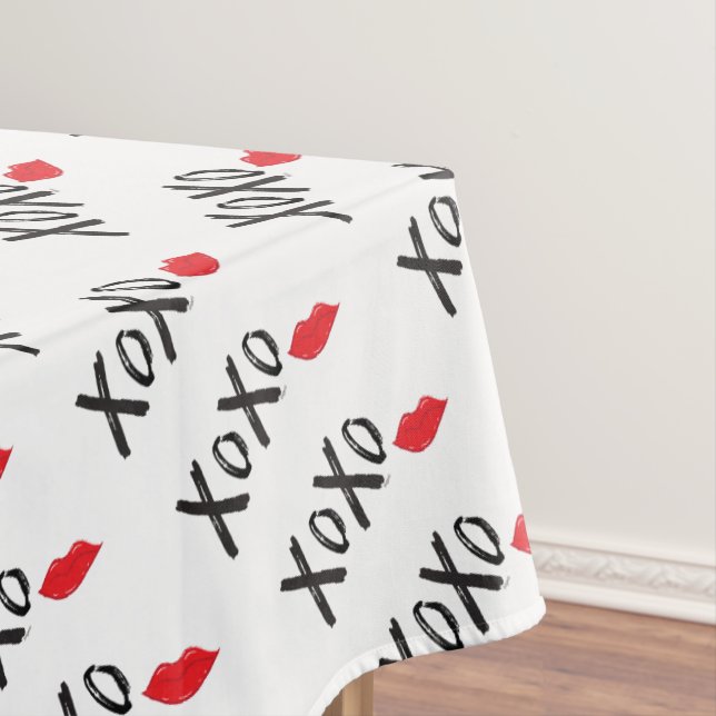 Nappe XoXo-Hugs-Kisses-with-Red-Lips (In Situ)