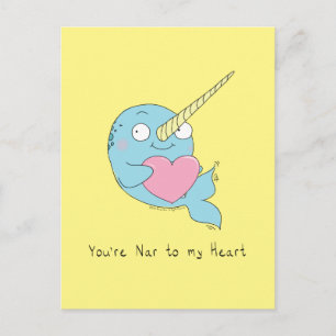 Narwhal avec carte postale d'amour du coeur