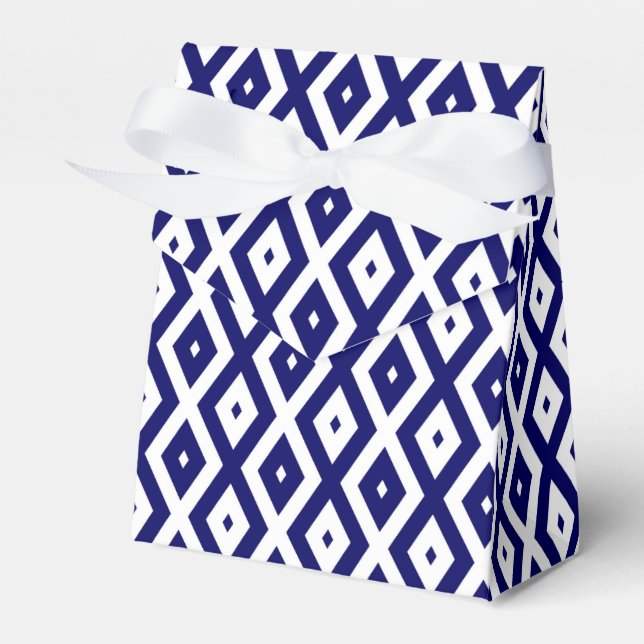 Navy blue and white diamond pattern favor box (Front Side)