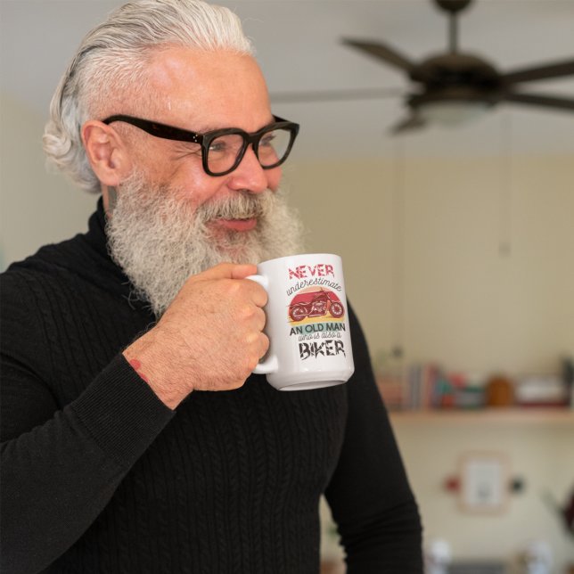 Ne jamais sous-estimer Vieux Homme Biker Mug (Old Man Biker Mug)