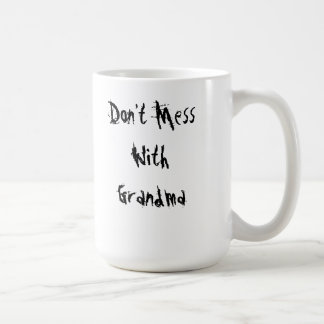 Ne salissez pas avec la tasse de grand-maman