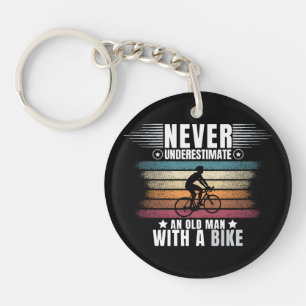 Ne sous-estimez jamais un vieil homme à vélo