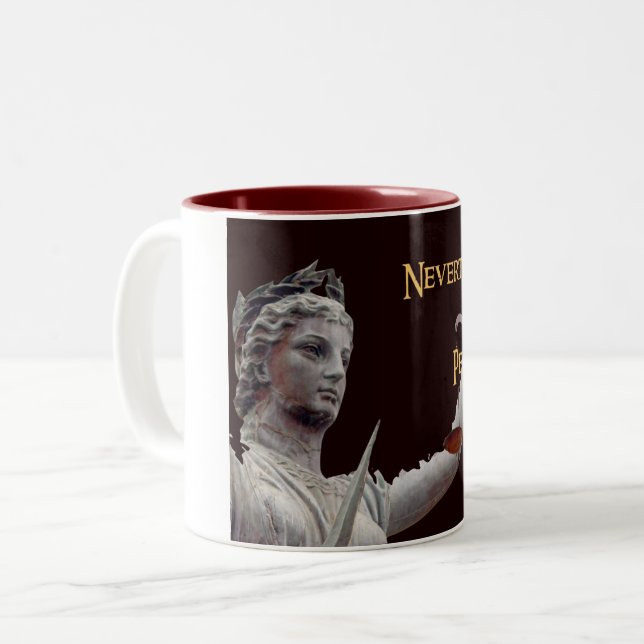 Néanmoins, elle a persisté tasse de justice (Devant gauche)