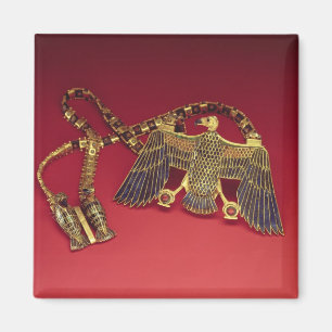 Necklace with vulture pendant magnet