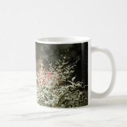 Neige d'hiver sur la tasse de photo de baies