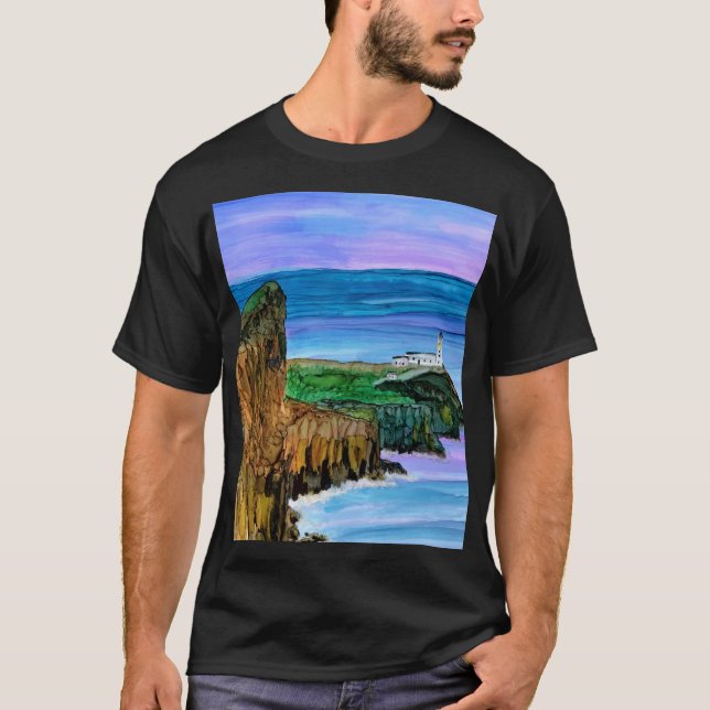 Neist point lighthouse Skye   T-Shirt (Front)