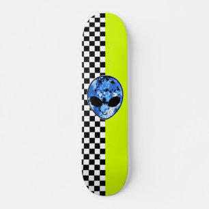 Neon Alien À damiers Skateboard