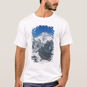 Nepal, Himalayas, view of Mt Everest from Gokyo T-Shirt