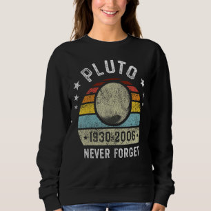 Never Forget Pluto Retro Space Science Graphic Vin Sweatshirt