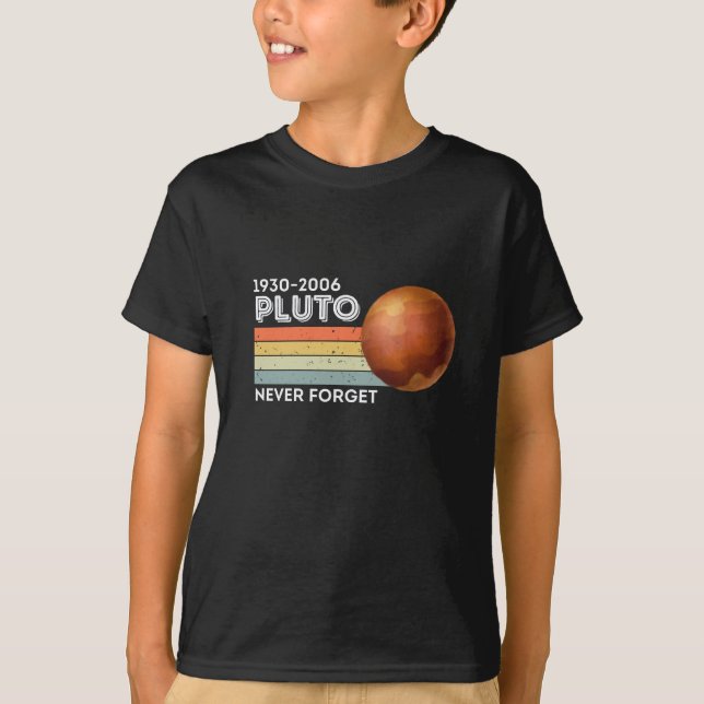 Never Forget Pluto Shirt. Retro Style Funny Space T-Shirt (Front)