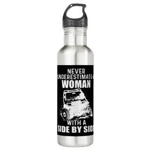 Never Underestimate A Woman With A Side By Side Ne 710 Ml Water Bottle