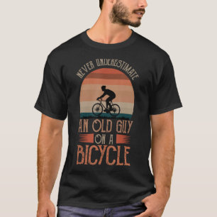 Never Underestimate An Old Guy On A Bicycle Cyclis T-Shirt
