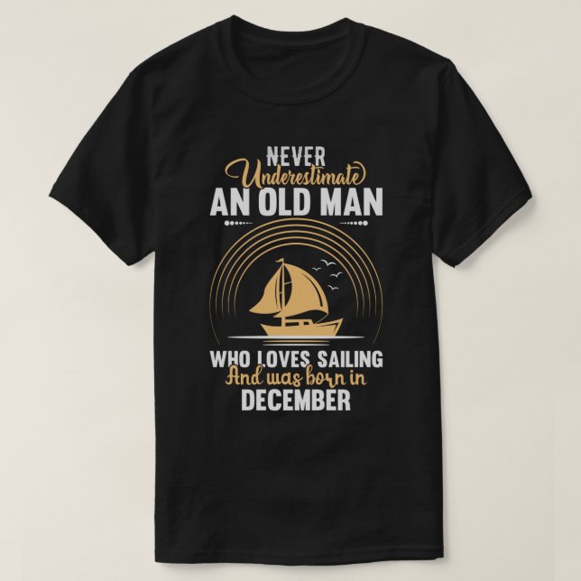 Never underestimate an old man who loves sailing T-Shirt (Design Front)