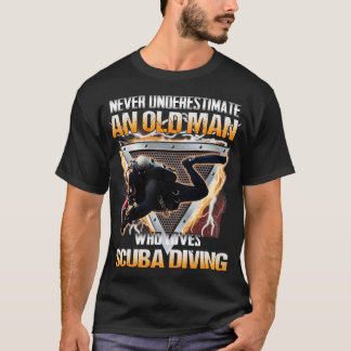Never underestimate an old man who loves scuba div T-Shirt